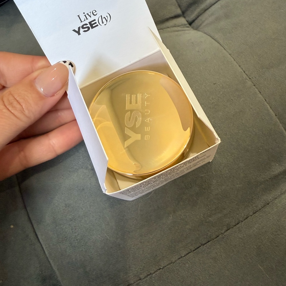 YSE Beauty Gold Compact